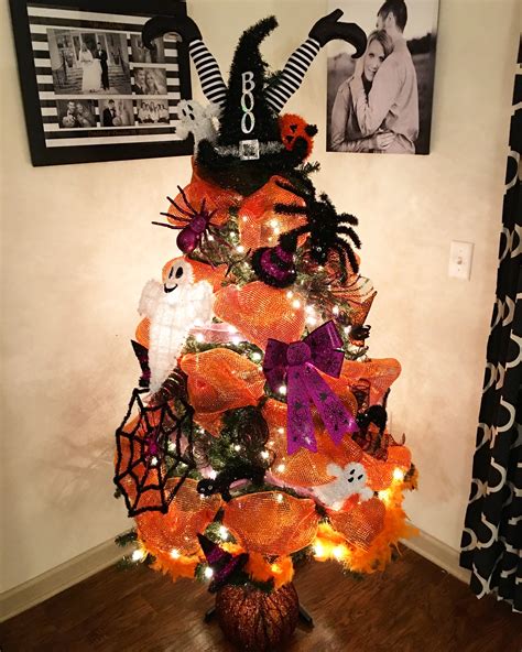 Black Cats and Broomsticks: Witchy Tree Decorations for an Enchanting Halloween